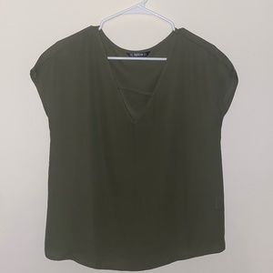 Lightweight, boxy top